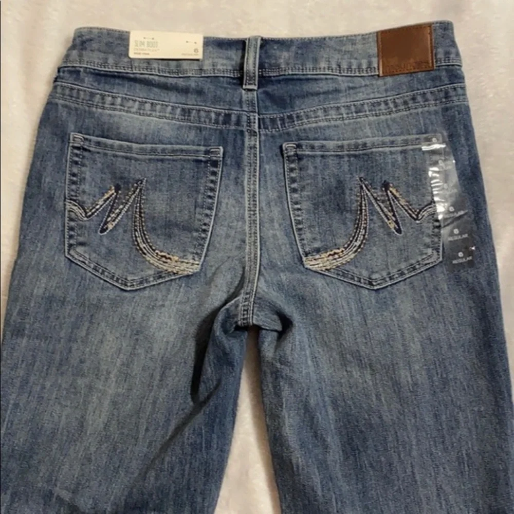 Maurices Slim Boot Cut Women’s Jeans - Picture 5 of 9